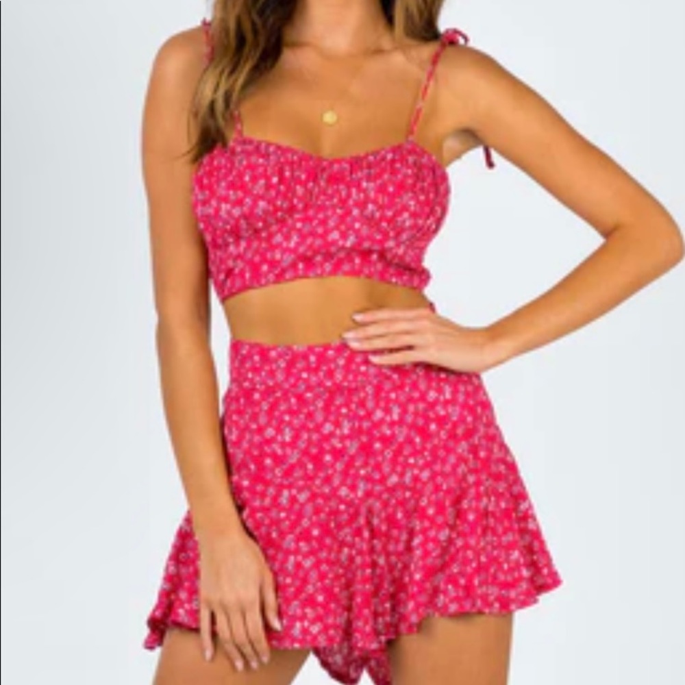 princess polly set. top and high wasted flowy shorts